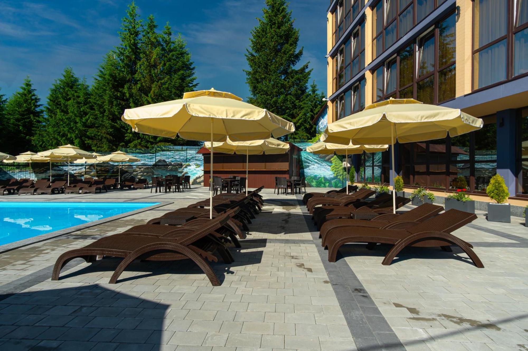 Hotel Summit à Yablunytsya Extérieur photo