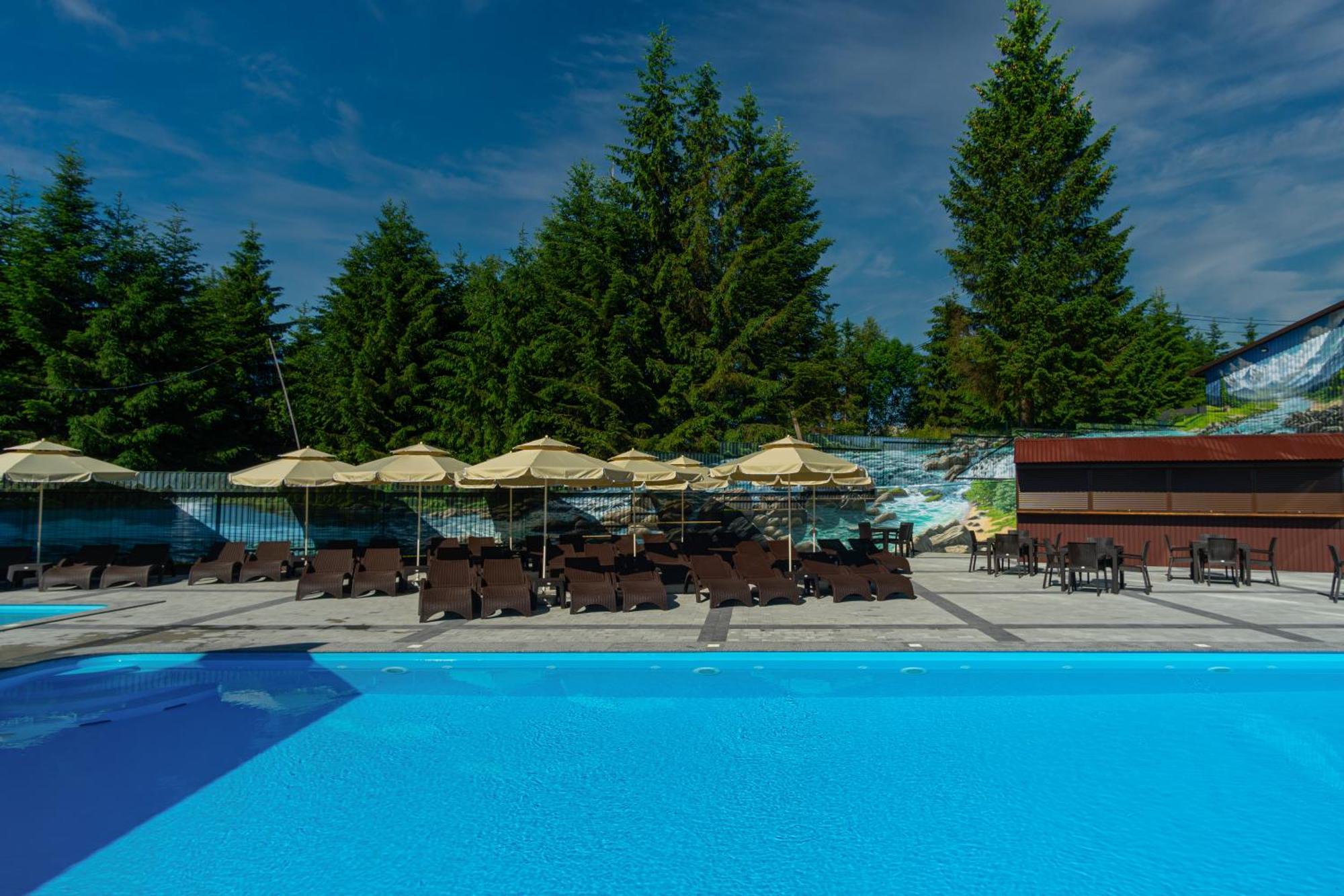 Hotel Summit à Yablunytsya Extérieur photo