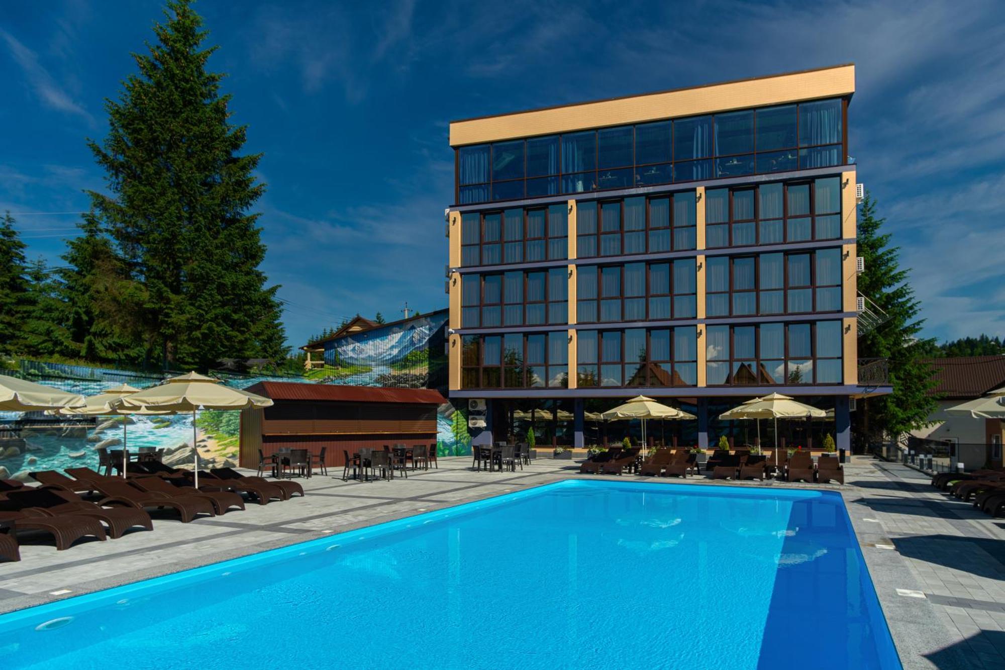 Hotel Summit à Yablunytsya Extérieur photo
