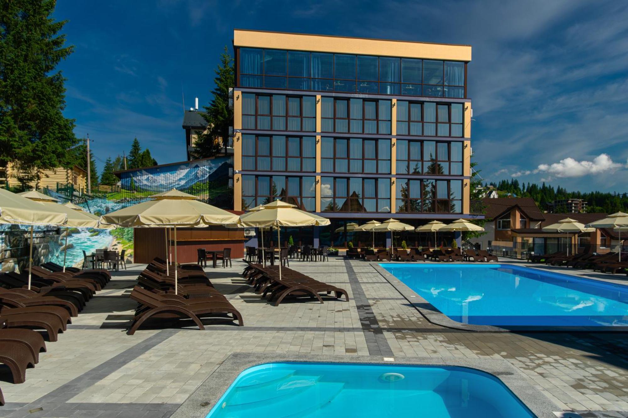 Hotel Summit à Yablunytsya Extérieur photo
