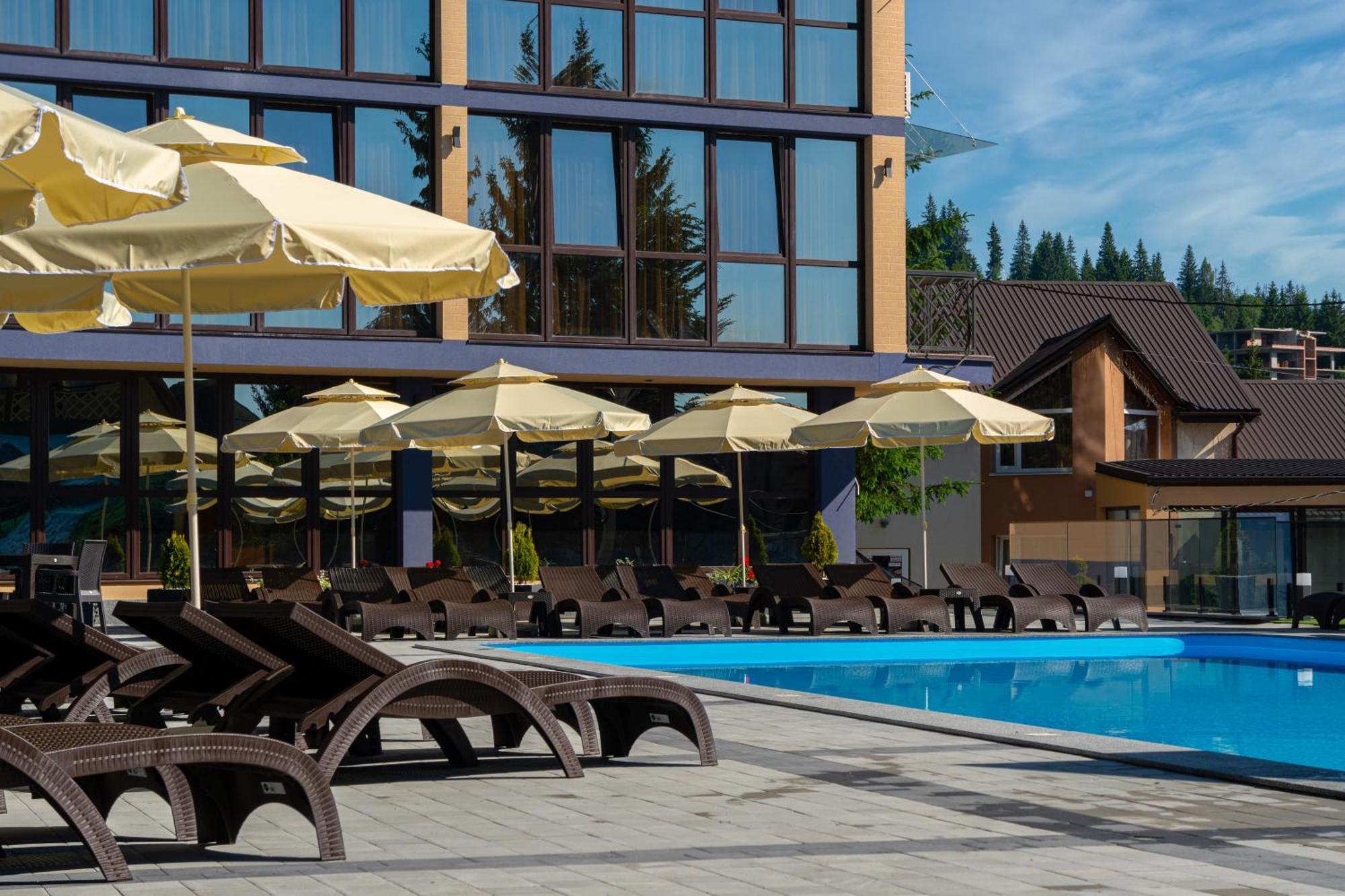 Hotel Summit à Yablunytsya Extérieur photo